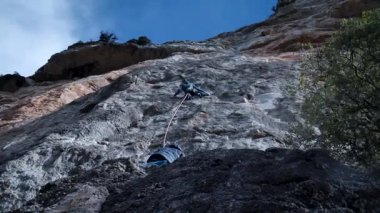 Arkadaşlar Siurana 'ya tırmanıyor ve günü dışarıda geçiriyorlar. Yüksek kalite 4k görüntü