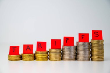 Yığınla bozuk para ve üstüne de 