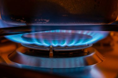 Gaz ocağı, Price Cap harfleriyle. Avrupa 'da doğalgaz fiyatına giriş sınırı. 