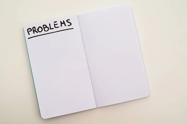 Página Cuaderno Blanco Con Los Problemas Escritura Marcador Junto Ella — Foto de Stock
