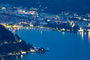 Como Gölü 'nün ve şehrin Panorama' sı Cernobbio 'dan akşam çekilmiş..