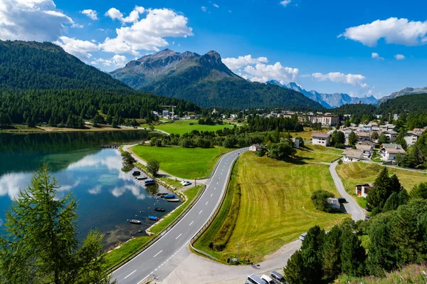 Uitzicht Het Dorp Maloja Malojapass Zwitserland Gebouwen Huizen Dorpen Natuur Stockfoto