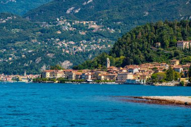 Bellagio kasabası, ve arka planda Varenna kasabası, Como Gölü..