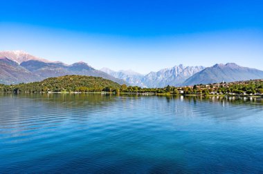 Colico ve Piona, Como Gölü ve çevresindeki dağların manzarası..