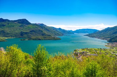 Como Gölü Panoraması, bir yaz günü, Gravedona 'da çekildi..