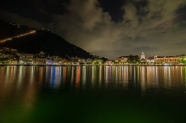 Como şehri, göller, katedral, liman ve demirlemiş teknelerle akşam fotoğraflandı..