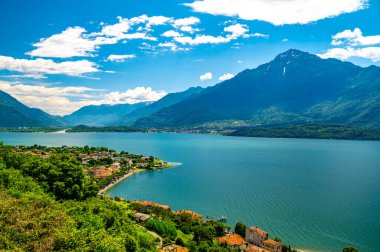 Domaso ve Como Gölü 'nün Panorama' sı, bir yaz günü.