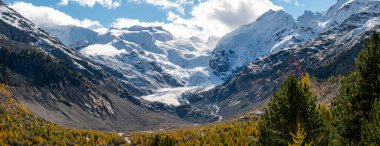 Sonbaharda Morteratsch buzulunun yakın görüntüsü, Engadin, İsviçre.