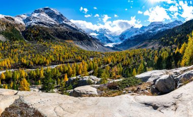 Sonbaharda Morteratsch buzulunun yakın görüntüsü, Engadin, İsviçre.