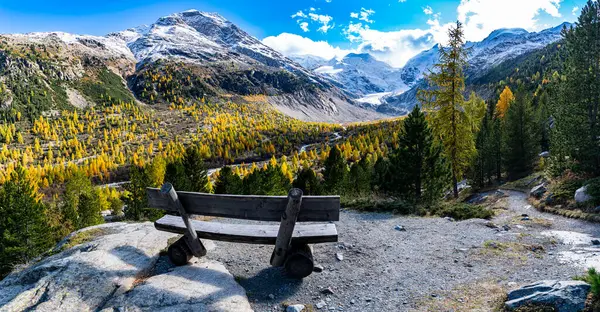 Sonbaharda Morteratsch buzulunun yakın görüntüsü, Engadin, İsviçre.