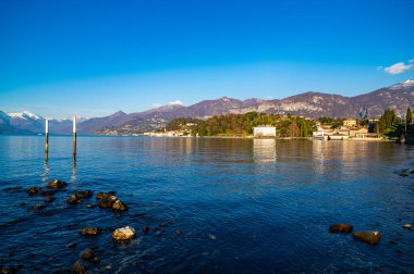 Como Gölü kıyısındaki Bellagio kasabası, bir sonbahar günü fotoğraflandı..