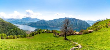 Como Gölü Panoraması, Bellagio 'yu, Lenno köyünü ve yukarıdaki dağları gösteriyor..