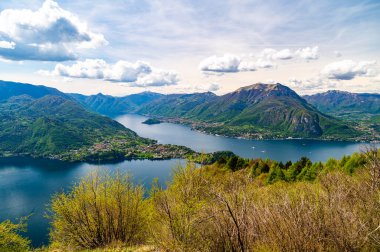 Como Gölü Panoraması, Bellagio, Balbianello, Lecco ve Como kıyılarını ve yukarıdaki dağları göstererek Ortanella 'dan çekilmiş..