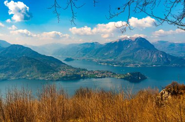 Como Gölü Panoraması, Bellagio, Balbianello, Lecco ve Como kıyılarını ve yukarıdaki dağları göstererek Ortanella 'dan çekilmiş..