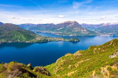 Como Gölü Panoraması, Bellagio, Balbianello, Lecco ve Como kıyılarını ve yukarıdaki dağları göstererek Ortanella 'dan çekilmiş..