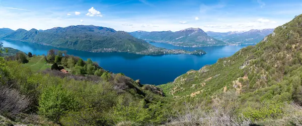 Como Gölü Panoraması, Bellagio, Balbianello, Lecco ve Como kıyılarını ve yukarıdaki dağları göstererek Ortanella 'dan çekilmiş..