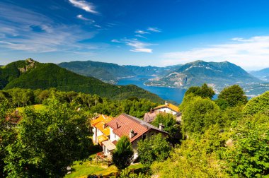 Como Gölü 'nden Panorama, Tremezzina, Villa Balbianello, Lugano Gölü' nü bir anlığına gören, Alpe Tedoldo