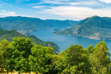 Como Gölü 'nden Panorama, Tremezzina, Villa Balbianello, Lugano Gölü' nü bir anlığına gören, Alpe Tedoldo