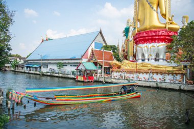 Thonburi 'deki Wat Khun Chan Tayland' ın Bangkok şehrinde. Tayland, Bangkok, Aralık 2022