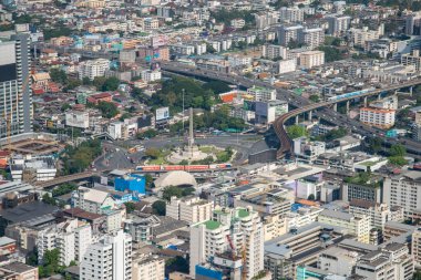 Bangkok şehrinin manzarası ve Skyline 'ı Tayland' ın Bangkok kentindeki Baiyoke Sky Otel Kulesi 'ne bakıyor. Tayland, Bangkok, Aralık 2022