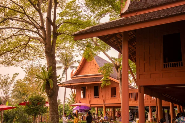 2022年11月 タイのサムットソンクラーム県アンファワ町のラーマ2世記念公園 — ストック写真
