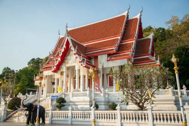 Tayland 'ın Ratchaburi iline bağlı Ratchaburi şehri yakınlarında Wat Khao Chong Phran, Kasım 2022
