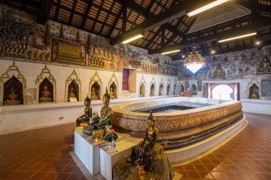 Buda 'nın Wat Bang Kaphom' daki ayak izi Tayland 'ın Samut Songkhram şehrindeki Amphawa şehri, Kasım 2022