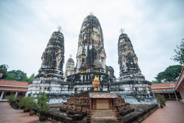 Tayland 'ın Ratchaburi ilindeki Ratchaburi şehrindeki Wat Mahathat Worawihan, Kasım 2022