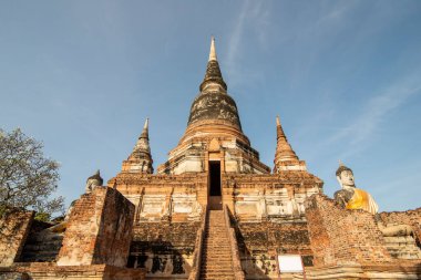 Wat Yai Chai Mongkon 'dan bir Chedi Tayland' ın Ayutthaya ilçesine bağlı Ayutthaya şehrinde Kasım 2022