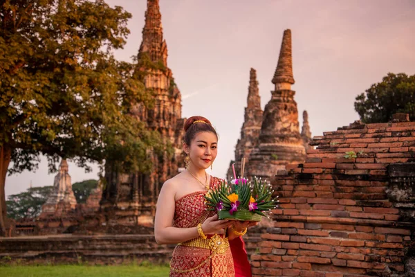 Traditional Dress Women Loy Krathong Festival Wat Chai Watthanaram City — Foto de Stock