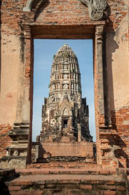 Tayland 'ın Ayutthaya ilindeki Ayutthaya şehrindeki Wat Ratchaburana Tapınağı kalıntıları, Kasım 2022