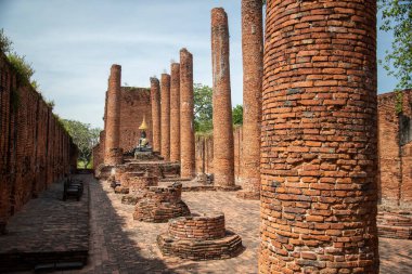Tayland 'ın Ayutthaya iline bağlı Ayutthaya şehrinde bulunan Wat Thammikarat şehrindeki Royel Viharn Tapınağı kalıntıları, Kasım 2022