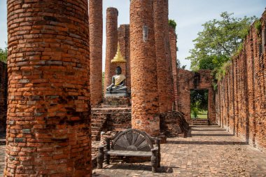 Tayland 'ın Ayutthaya iline bağlı Ayutthaya şehrinde bulunan Wat Thammikarat şehrindeki Royel Viharn Tapınağı kalıntıları, Kasım 2022