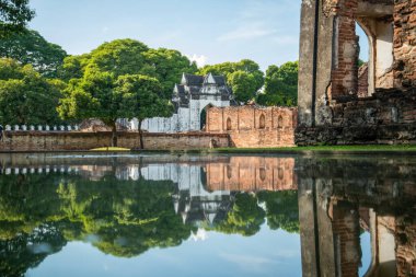 a Gate of the Phra Narai Ratchaniwet Palace in the City of Lopburi in the Province of Lopburi in Thailand,  Thailand, Lopburi, November, 2022