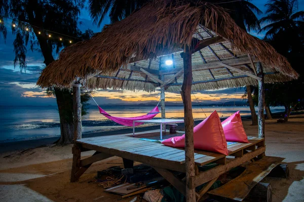 A泰国Prachuap Khiri Khan省Bo Thong Lang湾和Bang Saphan镇海滩的酒吧和棕榈树 2022年12月 Bang Saphan — 图库照片