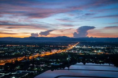 Wat Thammikaram Mahathat Worawihan 'ın Tayland' da Prachuap Khiri Khan, Tayland 'da Phrachuap Khiri Khan kasabasındaki manzarası, Prachuap Khiri Khan, Aralık 2022