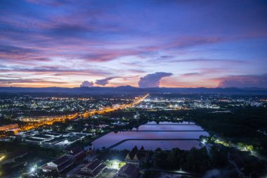 Wat Thammikaram Mahathat Worawihan 'ın Tayland' da Prachuap Khiri Khan, Tayland 'da Phrachuap Khiri Khan kasabasındaki manzarası, Prachuap Khiri Khan, Aralık 2022