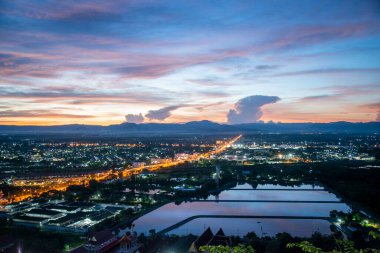 Wat Thammikaram Mahathat Worawihan 'ın Tayland' da Prachuap Khiri Khan, Tayland 'da Phrachuap Khiri Khan kasabasındaki manzarası, Prachuap Khiri Khan, Aralık 2022