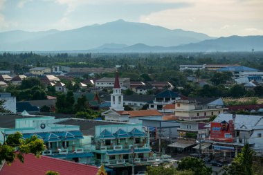 Wat Thammikaram Mahathat Worawihan 'ın Tayland' da Prachuap Khiri Khan, Tayland 'da Phrachuap Khiri Khan kasabasındaki manzarası, Prachuap Khiri Khan, Aralık 2022