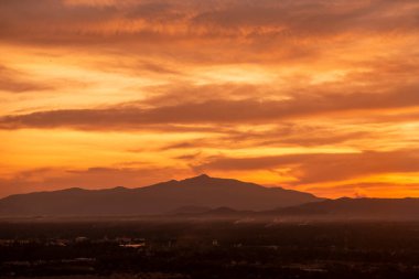 Wat Thammikaram Mahathat Worawihan 'ın Tayland' da Prachuap Khiri Khan, Tayland 'da Phrachuap Khiri Khan kasabasındaki manzarası, Prachuap Khiri Khan, Aralık 2022
