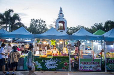 Tayland, Tayland 'daki Prachuap Khiri Khan ilindeki Phrachuap Khiri Khan şehrindeki Nightmarket, Prachuap Khiri Khan, Aralık 2022