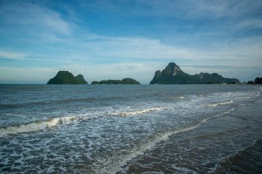 Prachuap Khiri Khan 'ın Tayland' daki Prachuap Khiri Khan şehrindeki sahil yolu ve manzarası, Tayland, Prachuap Khiri Khan, Aralık 2022
