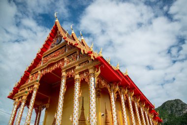 Wat Khlong Wan ya da Phra Aram Luang, Tayland 'da Prachuap Khiri Khan kenti yakınlarındaki Tabon Khlong Wan köyünde, Aralık 2022, Tayland, Prachuap Khiri Khan