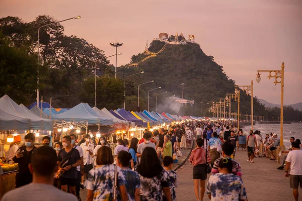 Mercato Notturno Con Wat Thammikaram Worawihan Sulla Collina Nella Città — Foto Stock