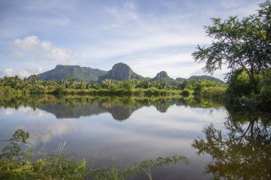 Tayland 'da Prachuap Khiri Khan ilindeki Sam Roi Yot kasabasındaki Khao Daeng Köyü Doğa ve Peyzaj, Hua Hin, Kasım 2022