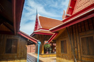Tayland, Hua Hin, Kasım 2022 'de Tayland' da Prachuap Khiri Han 'daki Sam Roi Yot kasabası yakınlarındaki Kui Buri Köyü yakınlarındaki Wood Temple ve Wat Sam Roi Yot