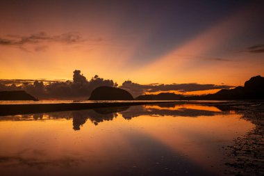 Prachuap Khiri Khan, Tayland 'da, Hua Hin, Aralık 2022' de Dolphin Körfezi 'nde, Prachuap Khiri Han' ın manzarası ve Dolphin Körfezi 'nde bir sabah.