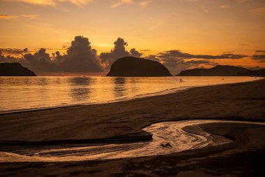 Prachuap Khiri Khan, Tayland 'da, Hua Hin, Aralık 2022' de Dolphin Körfezi 'nde, Prachuap Khiri Han' ın manzarası ve Dolphin Körfezi 'nde bir sabah.