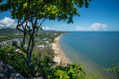 Thailand, Tayland 'da Prachuap Khiri Han' ın Hua Hin kenti yakınlarındaki Khao Kalok ve Pranburi köylerindeki Khao Kalok Sahili, Hua Hin, Aralık 2022