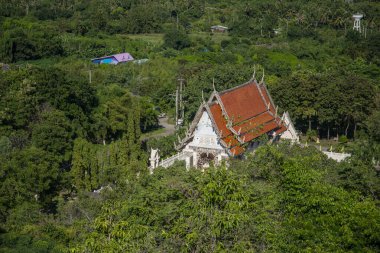 Pranburi kasabası yakınlarındaki Wat Khao Khiao 'da Tayland' ın Prachuap Khiri Khan kenti yakınlarında Hua Hin, Aralık 2022